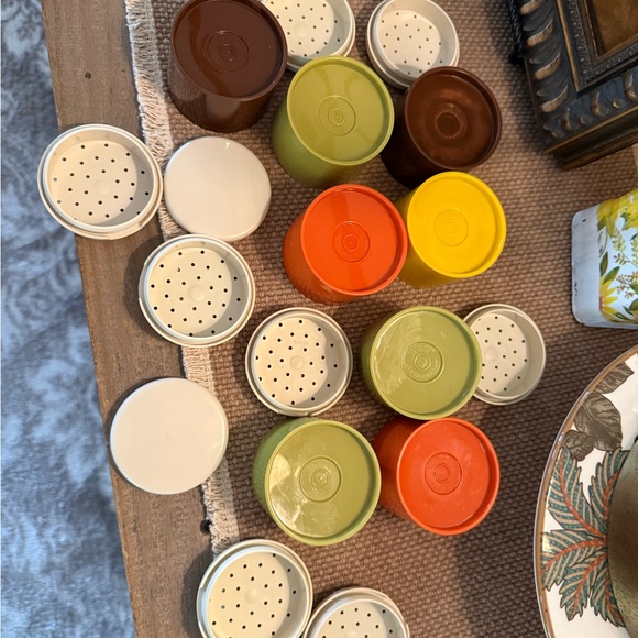 vintage Tupperware stacking spice shakers in harvest colors 1970s kitchen retro - Picture 6 of 6